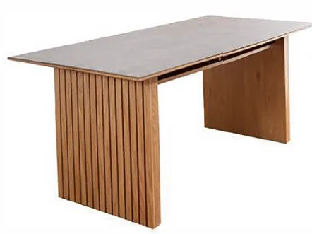 セラミック天板とオーク材のナチュラルモダンなダイニングテーブル